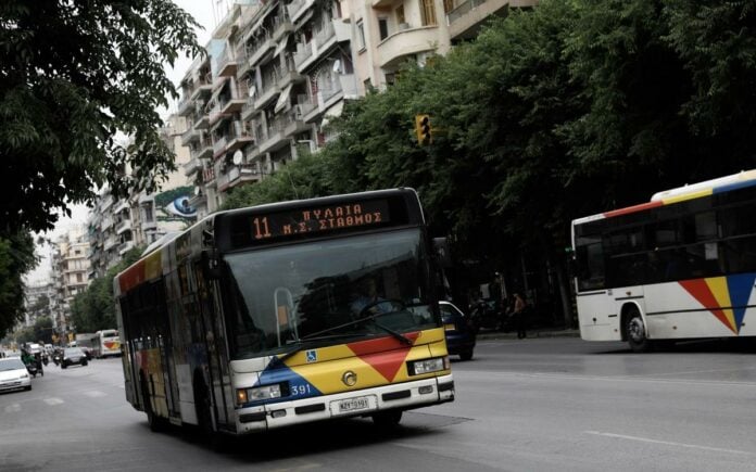 Αλλαγές στην είσοδο των επιβατών στα λεωφορεία της Θεσσαλονίκης για την αντιμετώπιση της εισιτηριοδιαφυγής