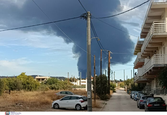 Διακοπή κυκλοφορίας στην εθνική οδό Αθηνών-Κορίνθου λόγω πυρκαγιάς στην Motor Oil