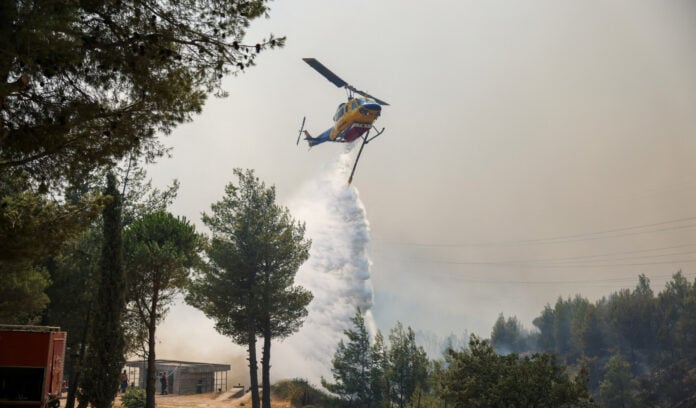 Φωτιά στη δασική έκταση του Ροζενά Ξυλοκάστρου Κορινθίας