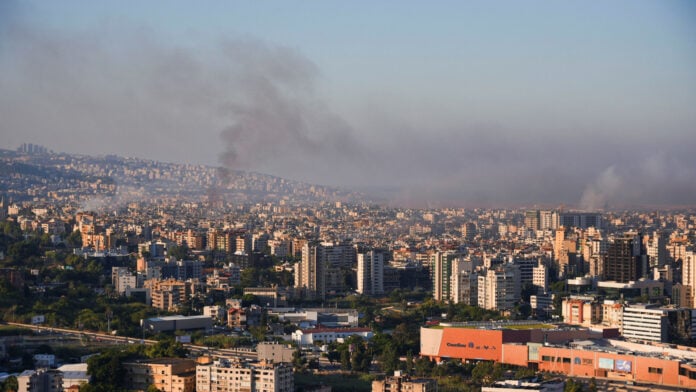 Σφοδρός βομβαρδισμός στη Βηρυτό με θύματα και καταστροφές